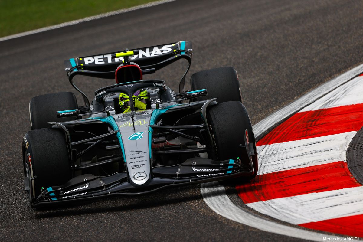 Mercedes excuseert zich richting Hamilton: 'Hadden Russells strategie moeten aanmoedigen'