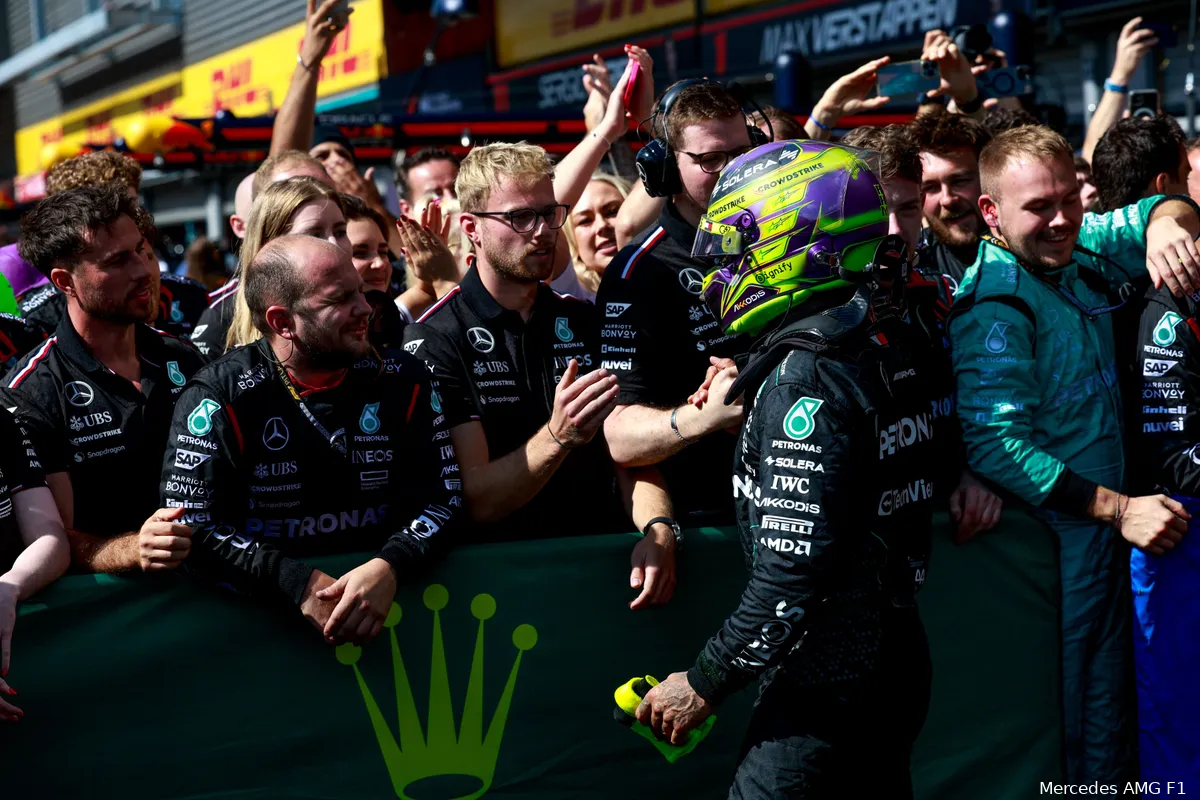 lewis hamilton racedag belgie 2024 mercedes team knuffel