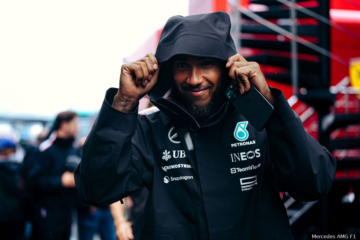 Hamilton uit verbazing over start race: 'Voelde alsof ik veel deed, maar ik kwam niet ver'