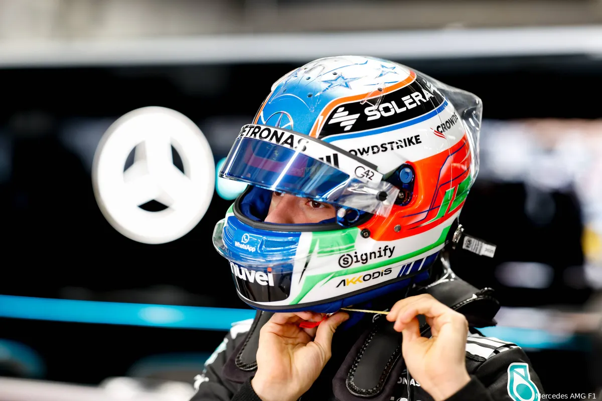 andrea kimi antonelli mercedes japan zaterdag 12 helm