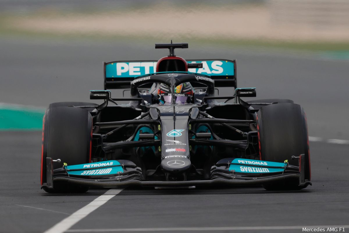 Hamilton pakt op dominante wijze pole in Qatar, Verstappen op afstand naar P2