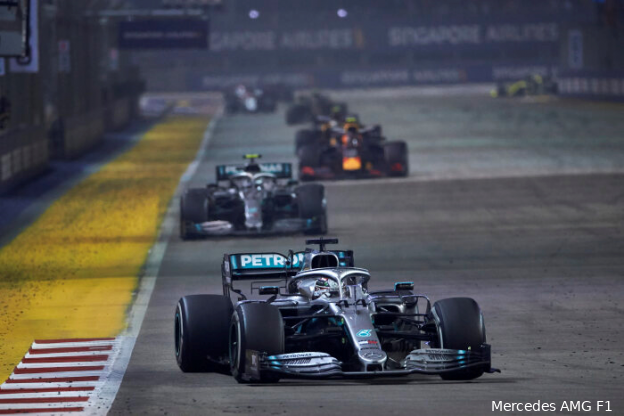 Ook schade aan achterband Hamilton, Pirelli wijst brokstukken aan als oorzaak crash Verstappen