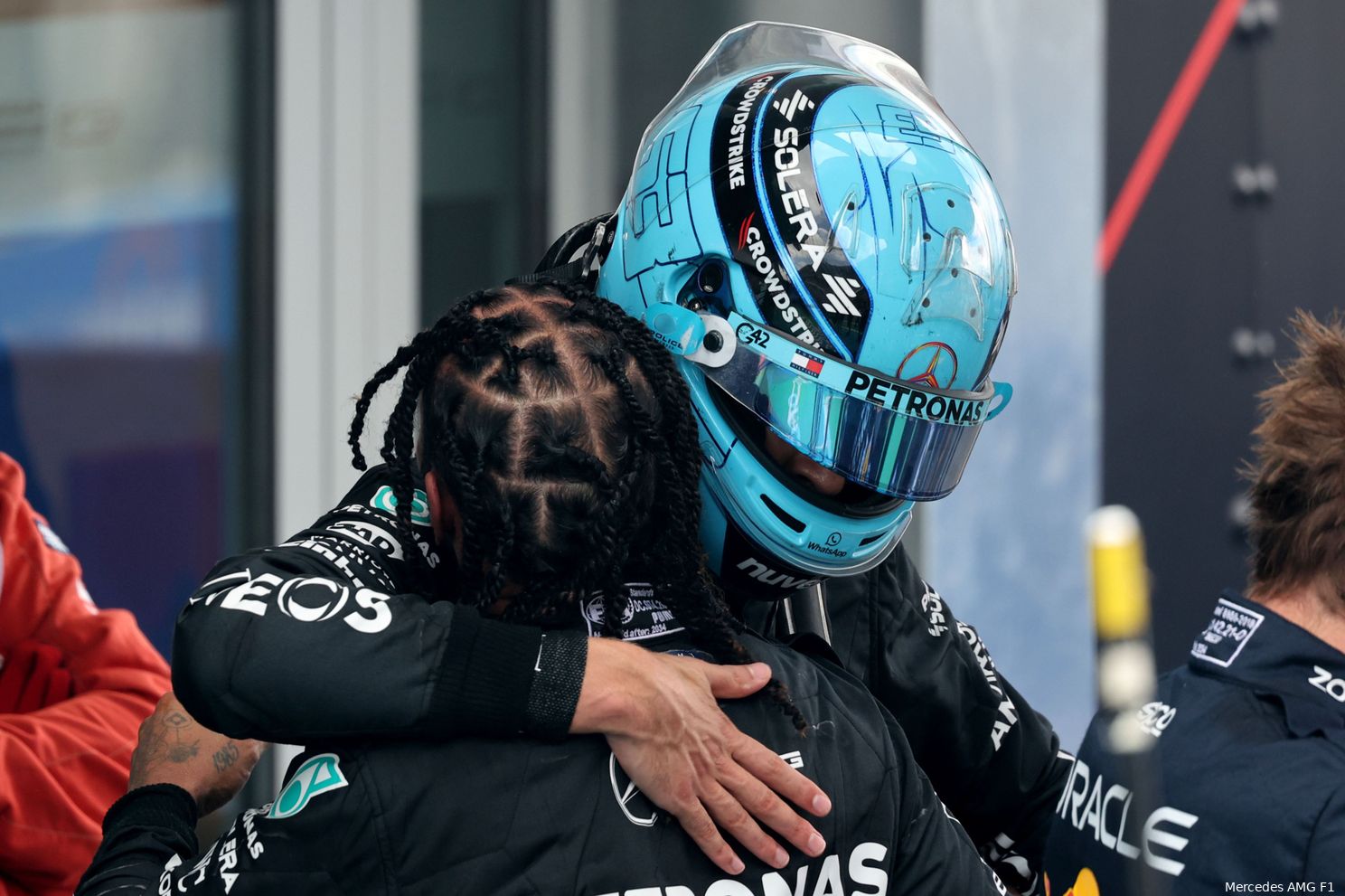 lewis hamilton george russell knuffel spanje