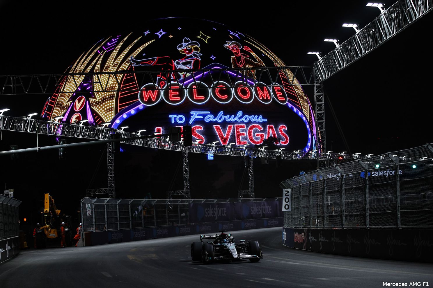 lewis hamilton vt2 mercedes w15 las vegas 15