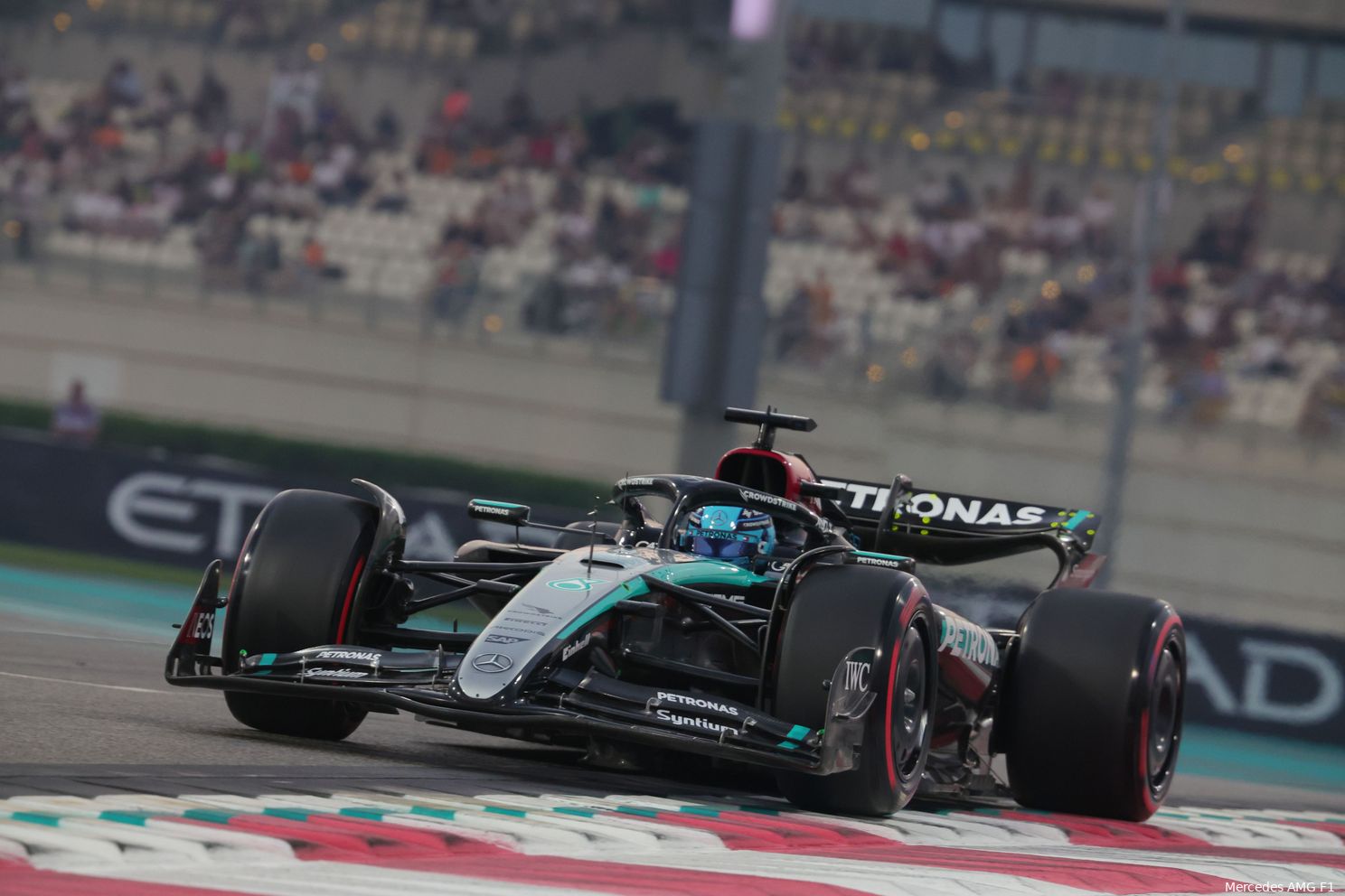 Boordradio's zaterdag GP Abu Dhabi | Frustratie bij Pérez: 'Dat zei ik toch! Waarom heb je het niet gecontroleerd?!'