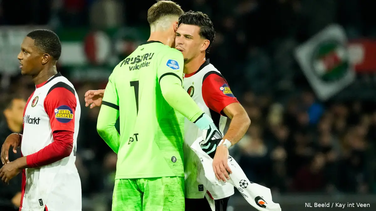Former Players and Van Hanegem Criticize Tjark Ernst's Technique
