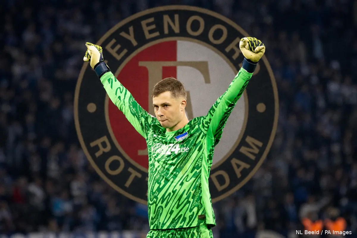 Tjark Ernst tijdens zijn presentatie als nieuwe doelman van Feyenoord.