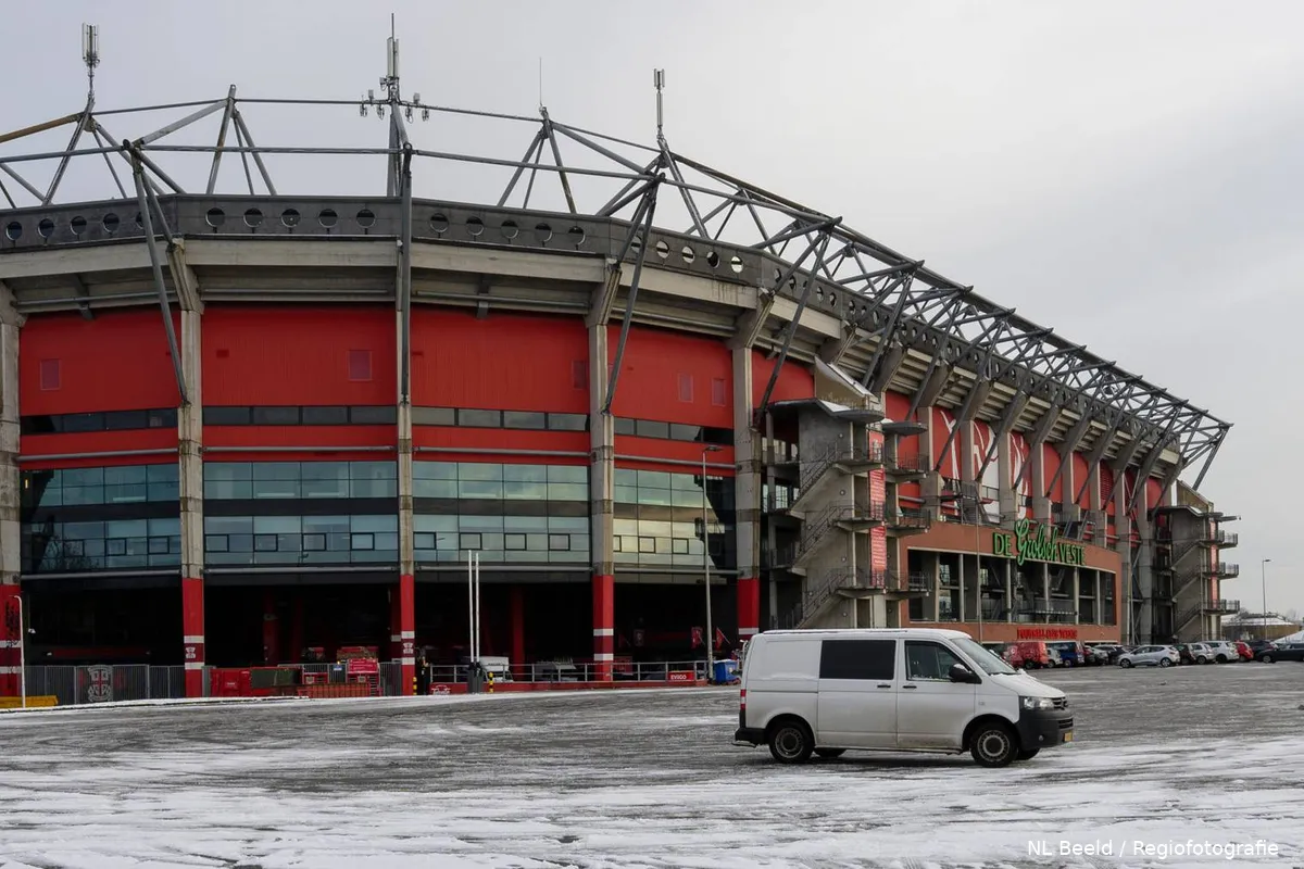 grolsch-veste-sneeuw-close-up-busje