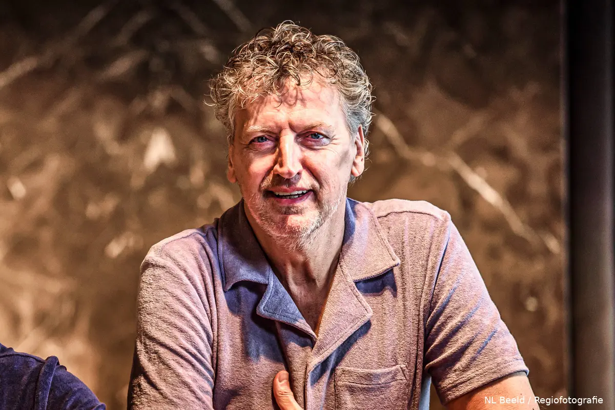 rene-wagelaar-lachend-poserend