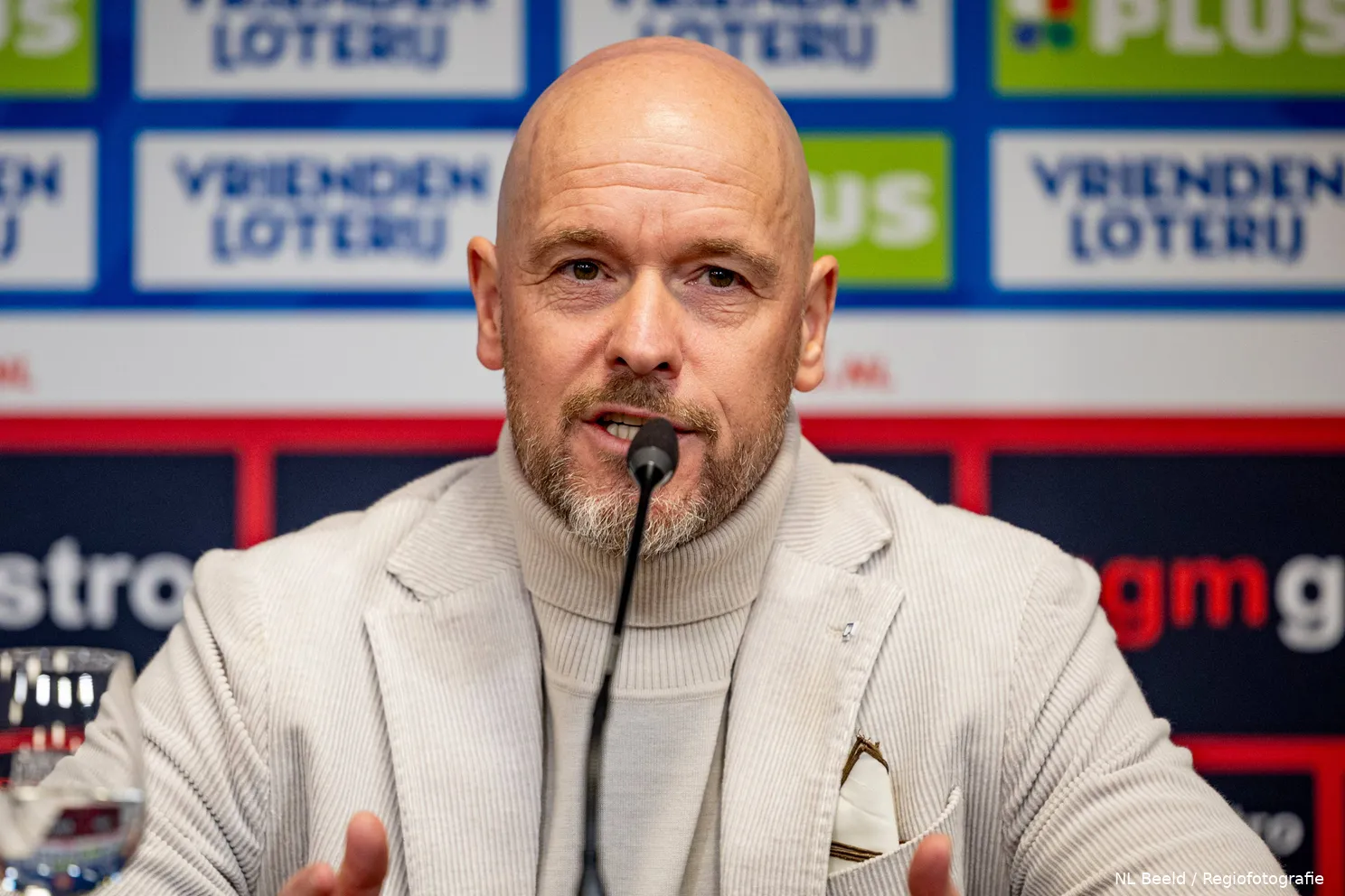erik-ten-hag-ingezoomd-presentatie-fc-twente-technisch-directeur-2025-2026