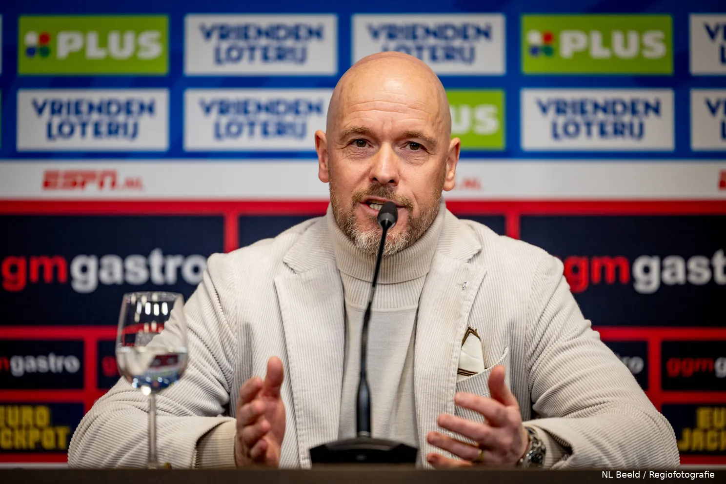 erik-ten-hag-presentatie-fc-twente-technisch-directeur-2025-2026