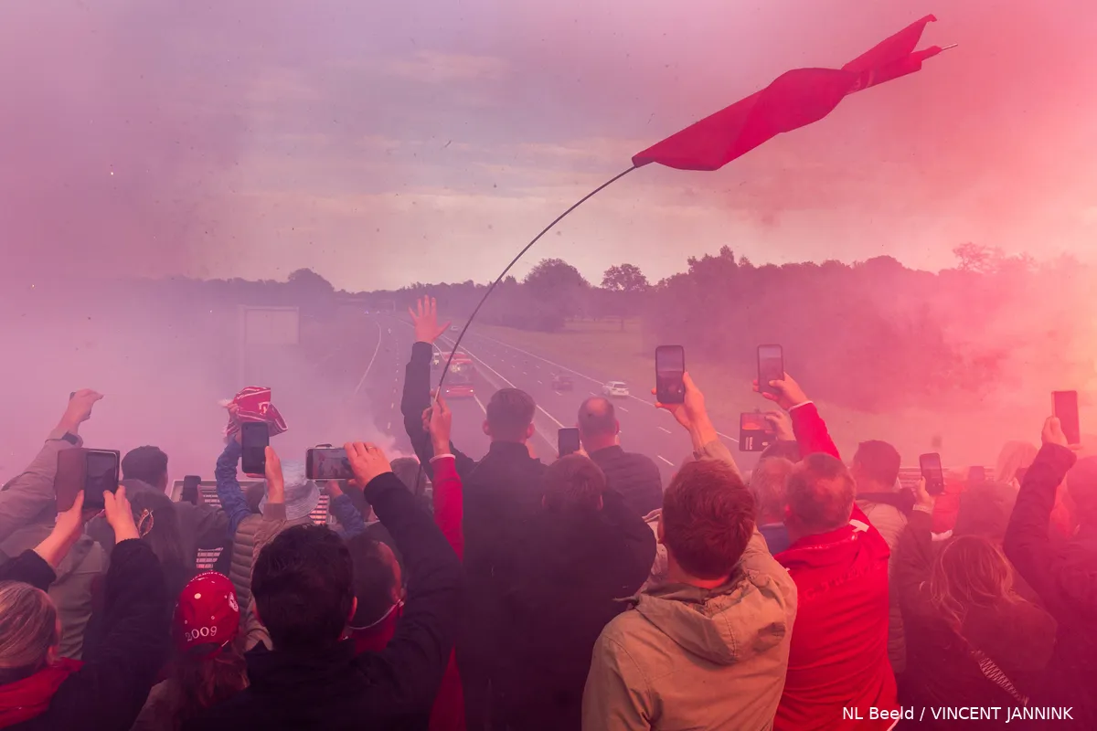 uitzwaaiactie-origineel-psv