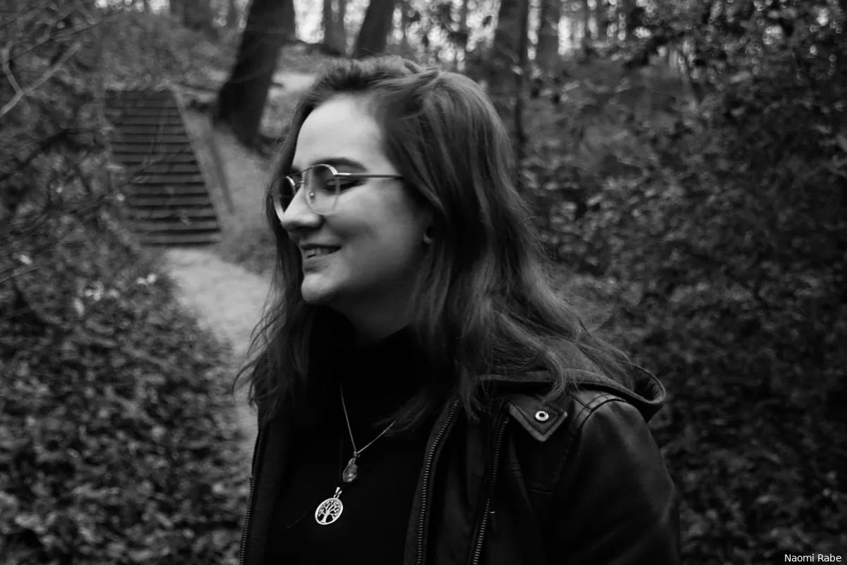 Naomi Rabe (19) is één van de jongeren wie door de crisis terugviel in haar depressie: ‘De ‘ouderen’ hebben vreselijk geleden in de oorlog, maar wij, de ‘jongeren’, lijden nu.’