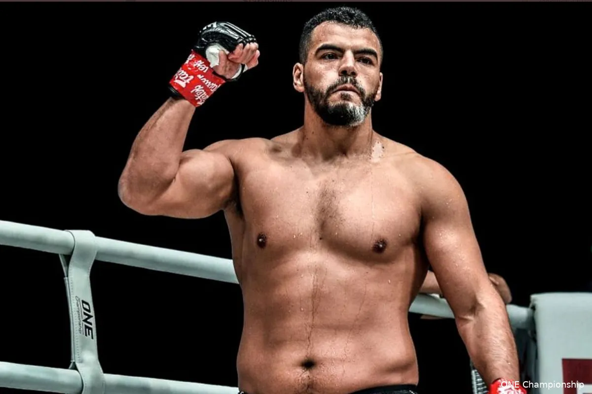 Sensatie! Tarik Khbabez trapt tegenstander Daniel Toledo de ring uit bij Glory 84