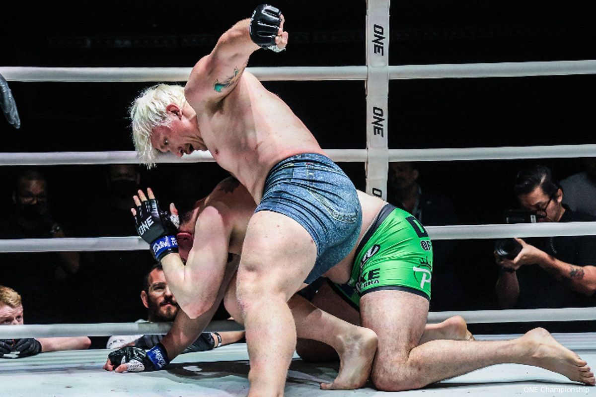 🎥 MMA Hulk Hogan sloopt tegenstander: Van straatvechter tot superster
