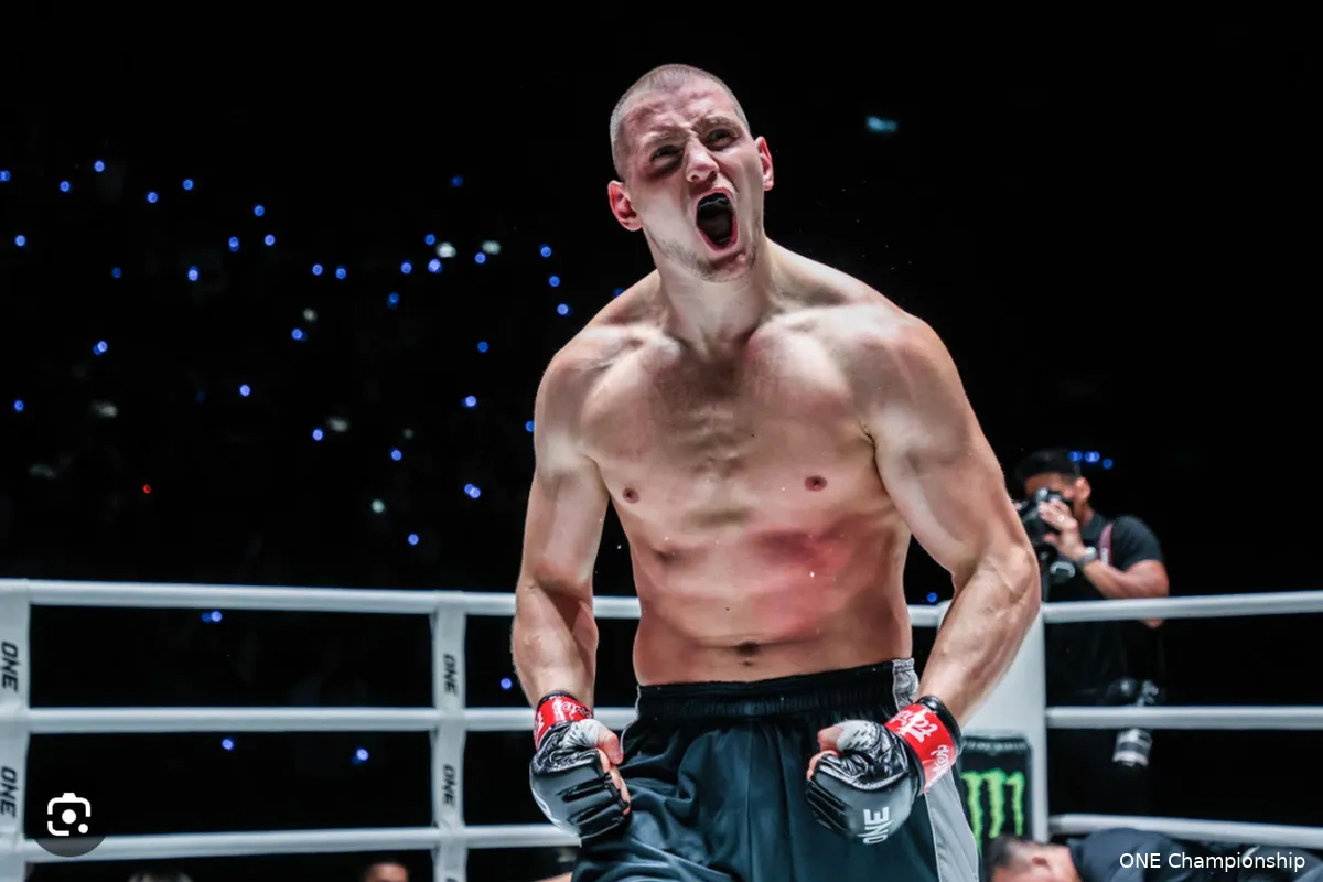 Siberische vechtmachine slaat iedereen omver: 'Dodelijk'