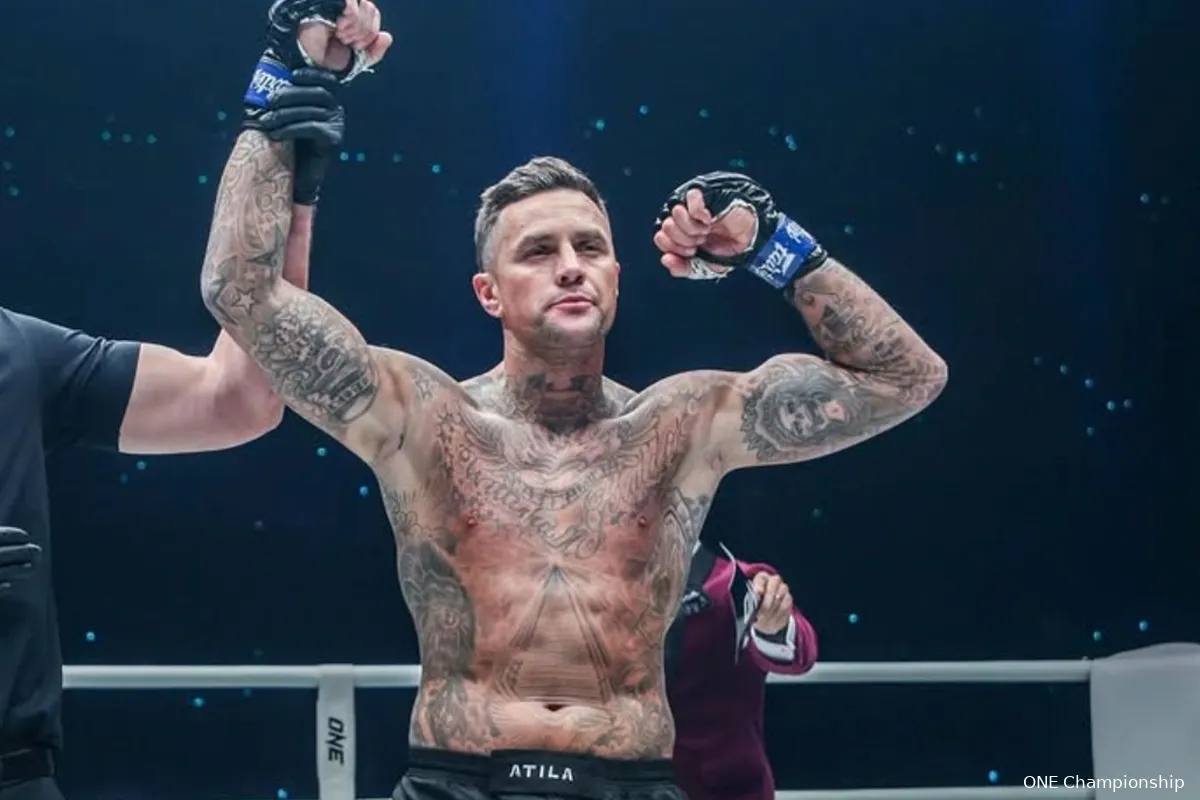 Topvechter Nieky Holzken doet noodoproep: 'Steunen jullie mij?'