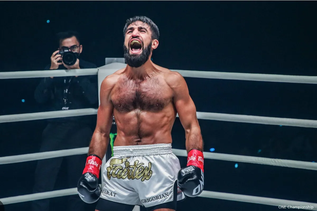 Explosief gevecht! Marat Grigorian is terug en klaar voor oorlog