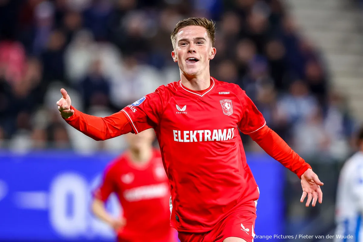 daan rots juicht na goal doelpunt sc heerenveen fc twente 2023 2024