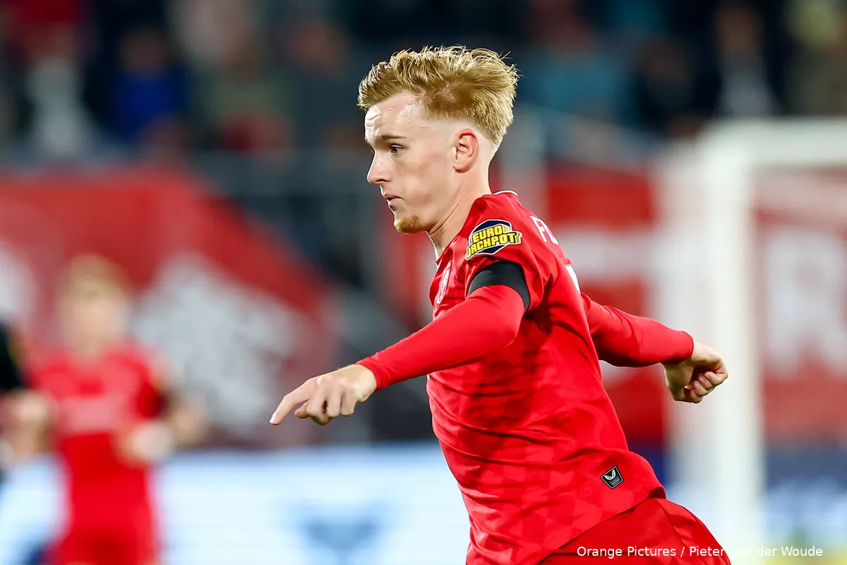 mats-rots-close-up-achter-de-bal-aan-fc-twente-fortuna-sittard-2025-2026