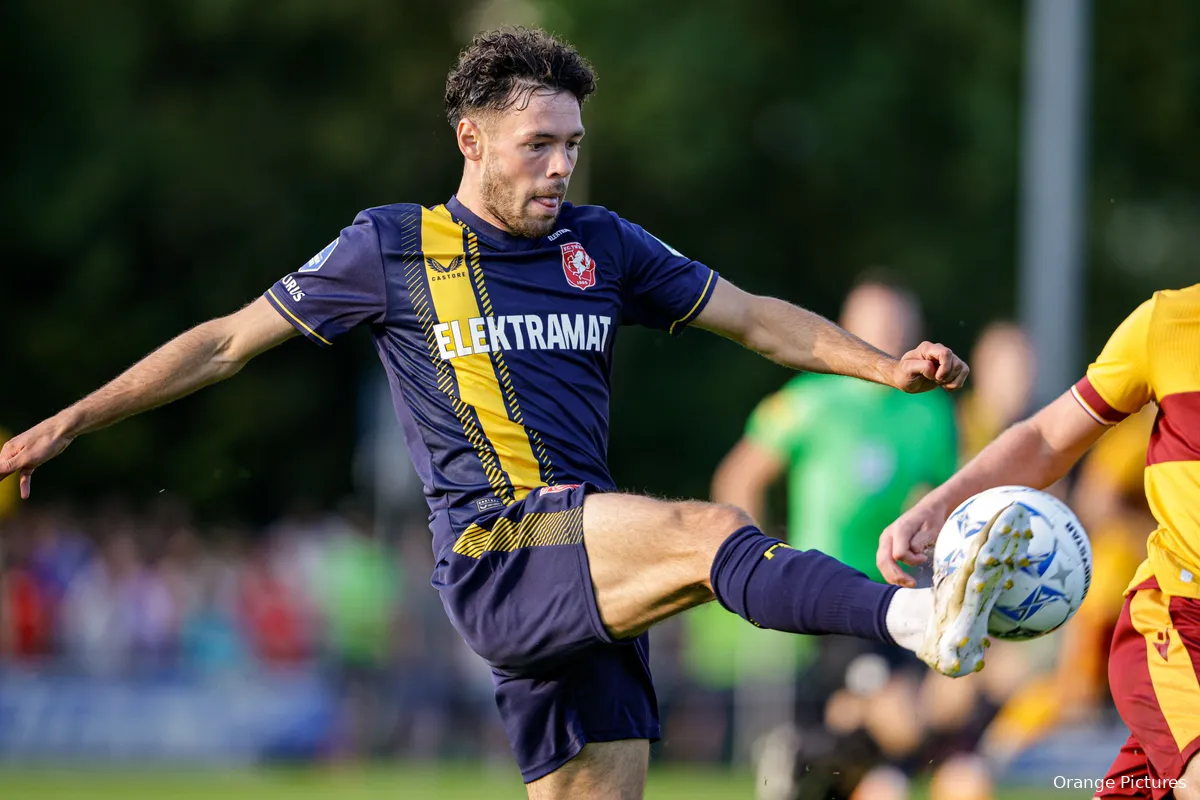 mitchell van bergen fc twente motherwell oefenwedstrijd 2024