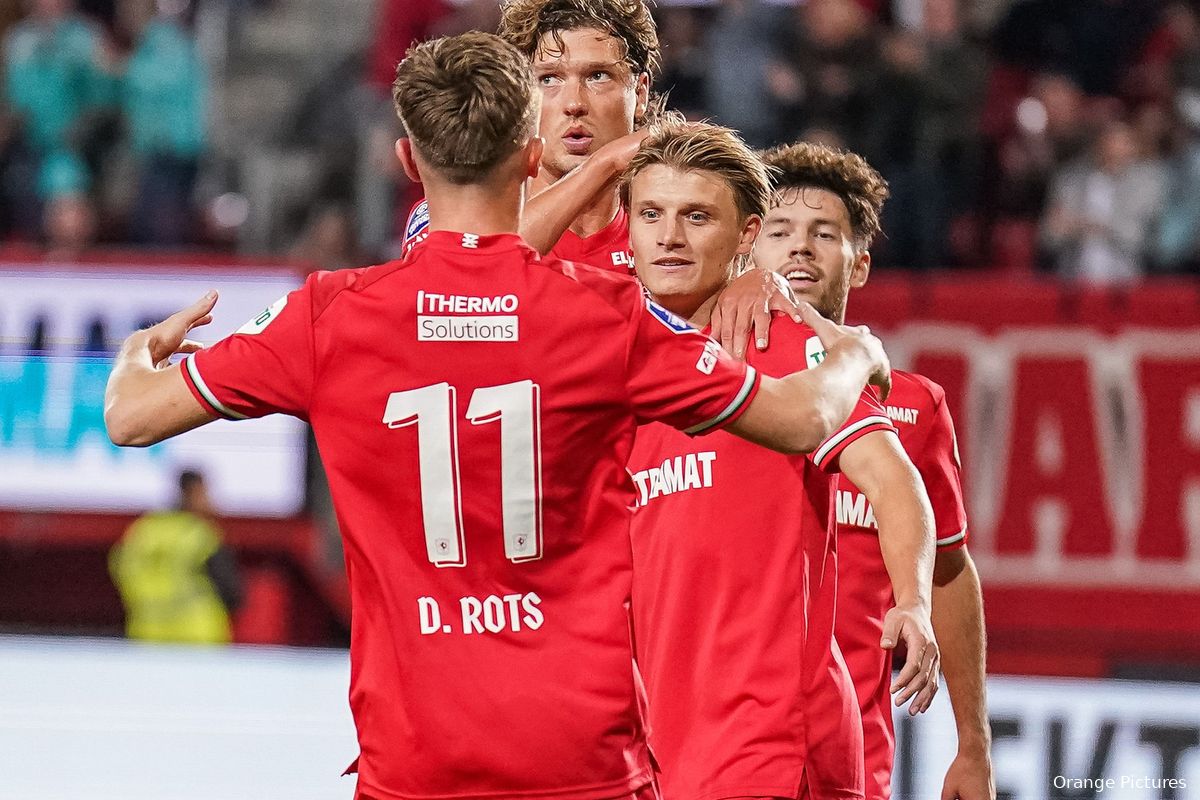 FC Twente laat supporters weer genieten en wint overtuigend van sc Heerenveen