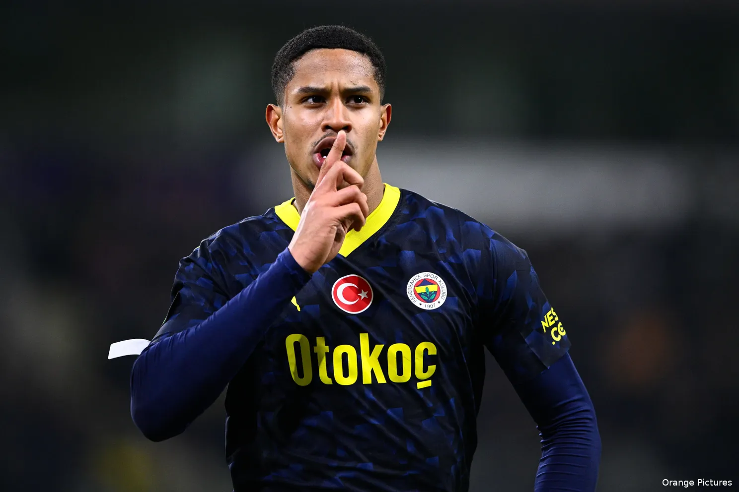 jayden oosterwolde vinger fenerbahce