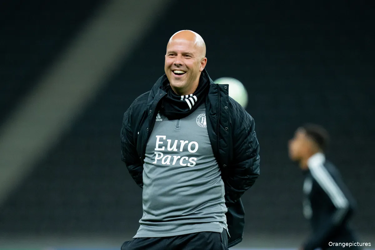 ''Dat geeft aan hoe anders Slot met voetbal bezig is''
