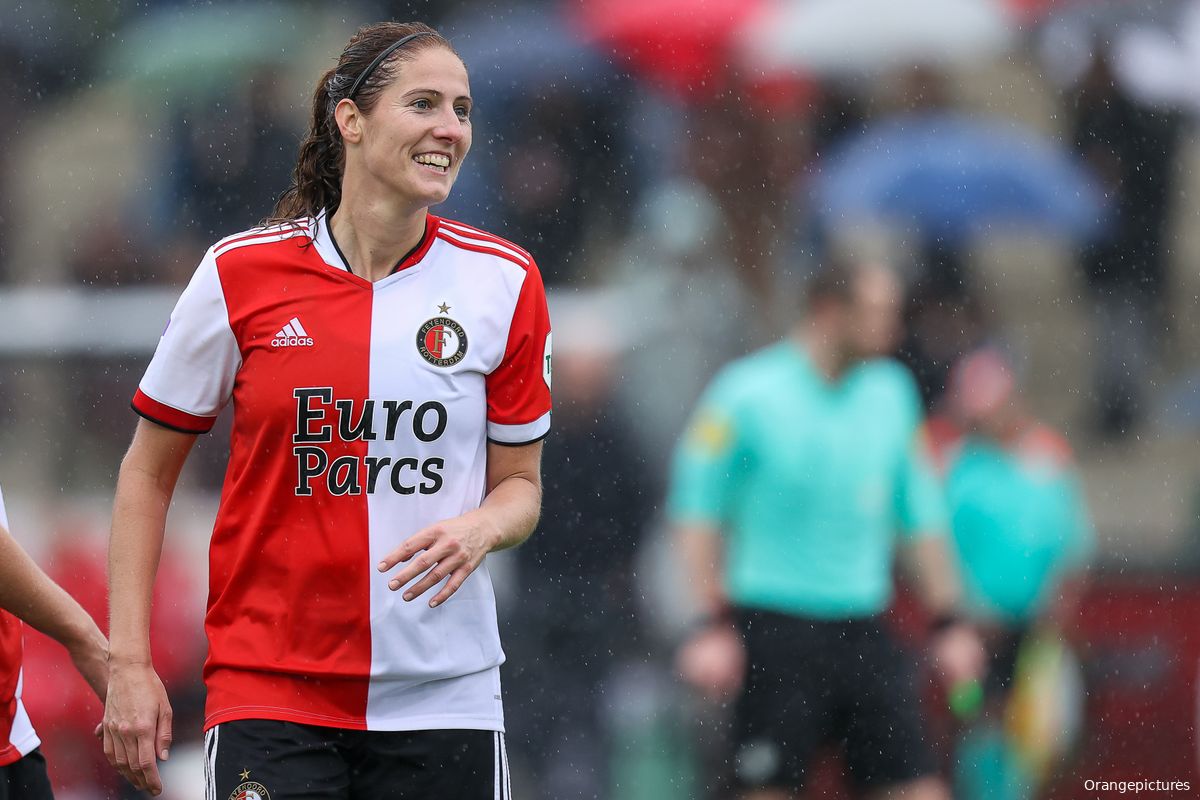 Pia Rijsdijk verlengt contract bij Feyenoord Vrouwen
