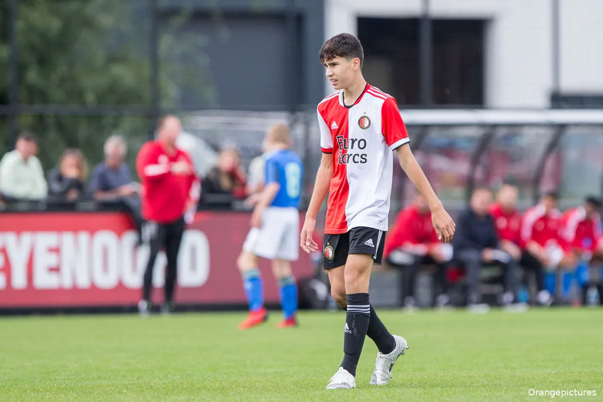 'Feyenoord en Shaqueel van Persie in gesprek over profcontract'