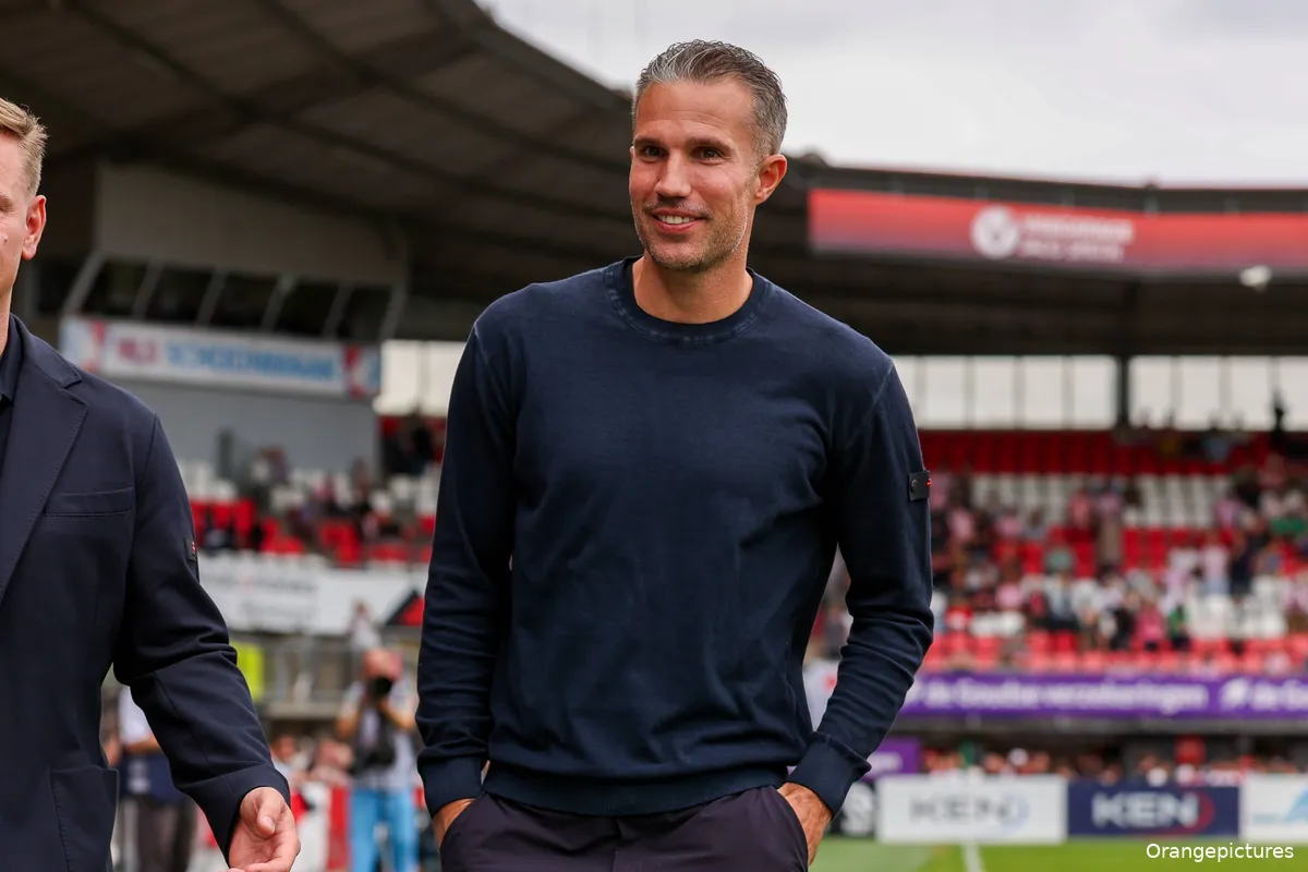 79575287_ORANGE_PICTURES