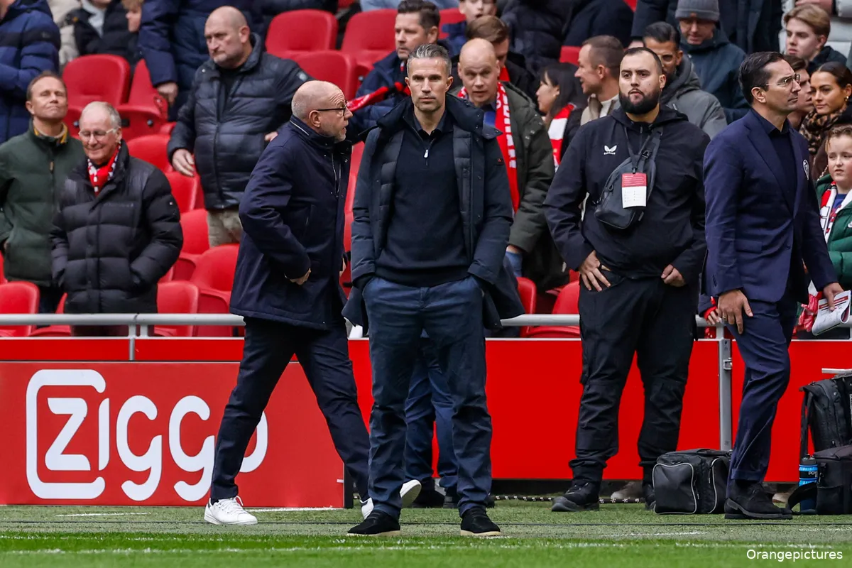 82977297_ORANGE_PICTURES