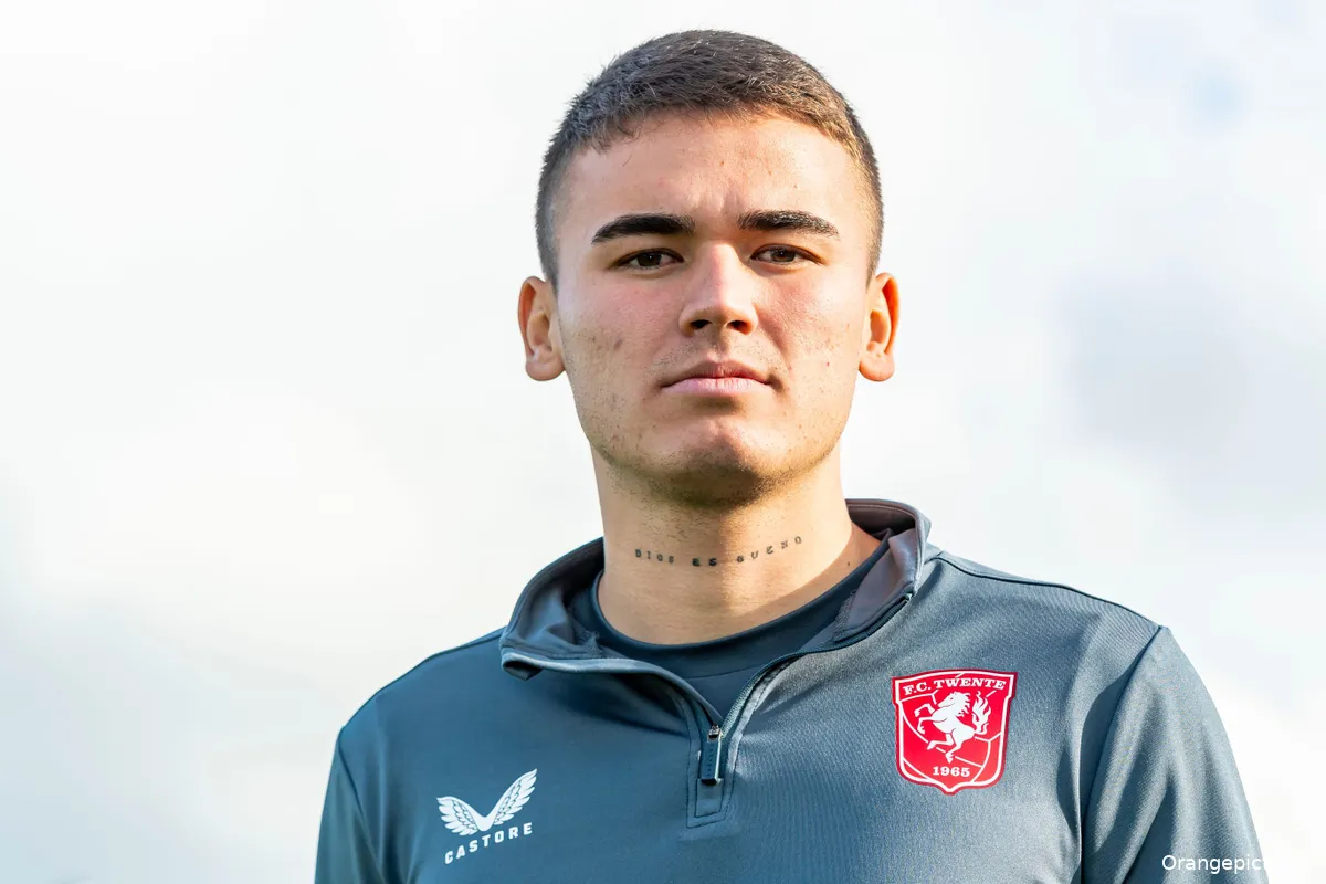 manfred ugalde close up 2023 trainingspak