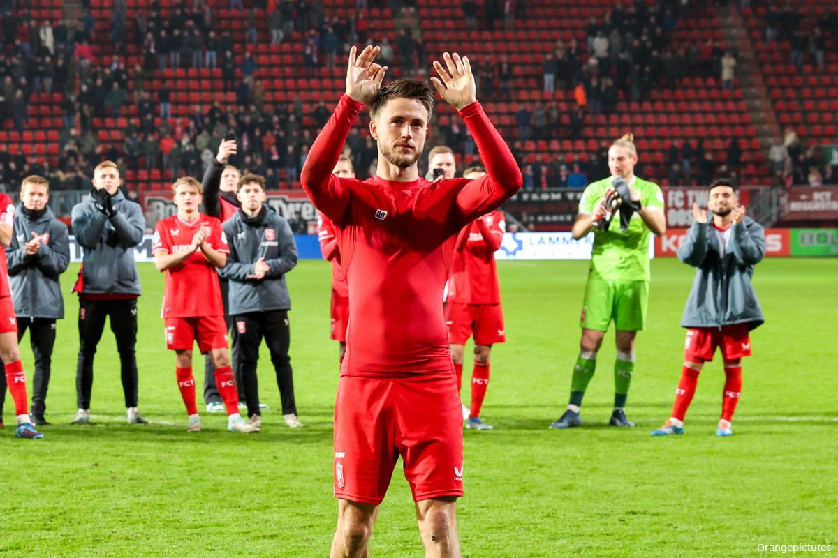 Twente-supporters geven duidelijk signaal aan transfervrije Van Wolfswinkel