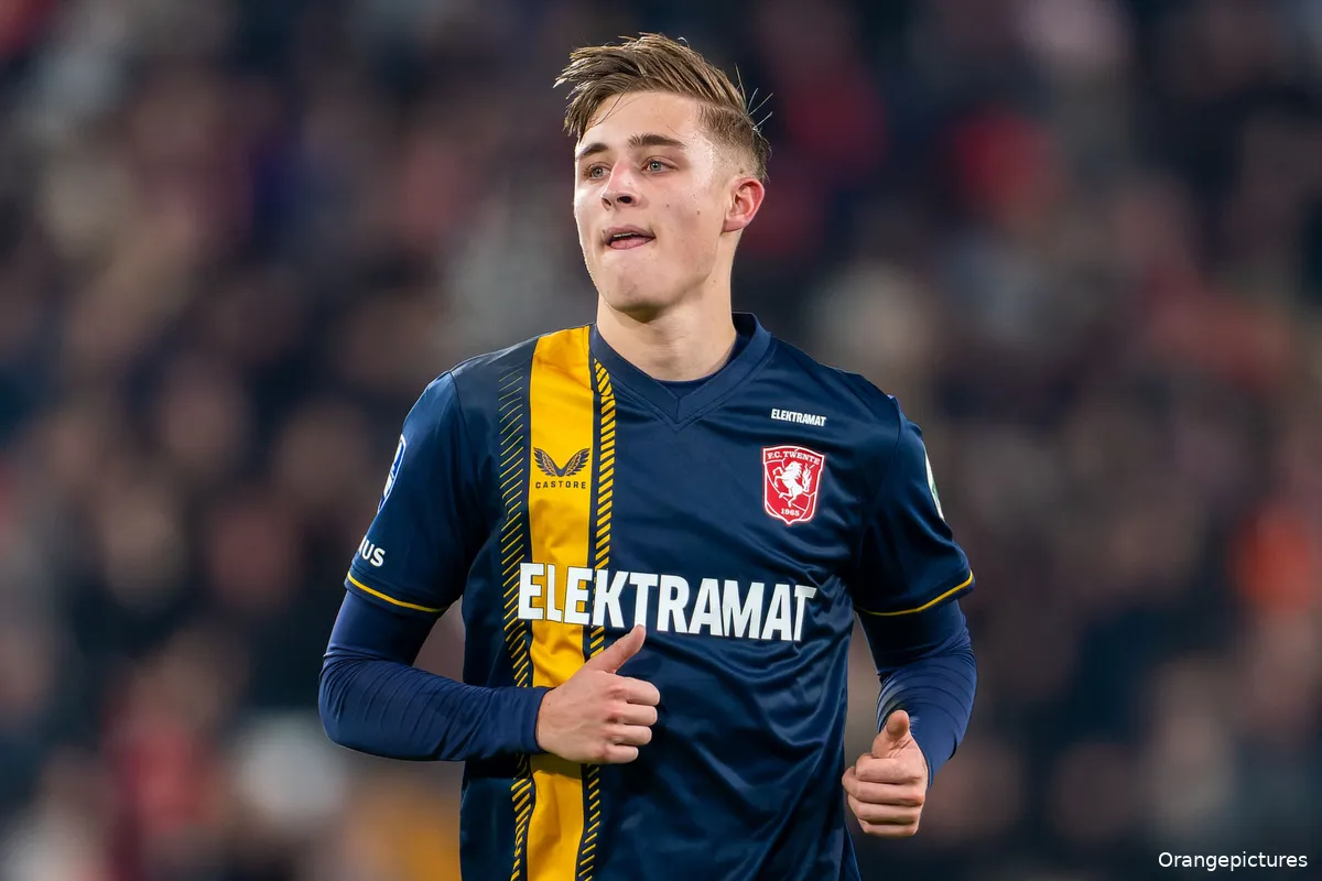max bruns uitshirt fc twente 2023 2024