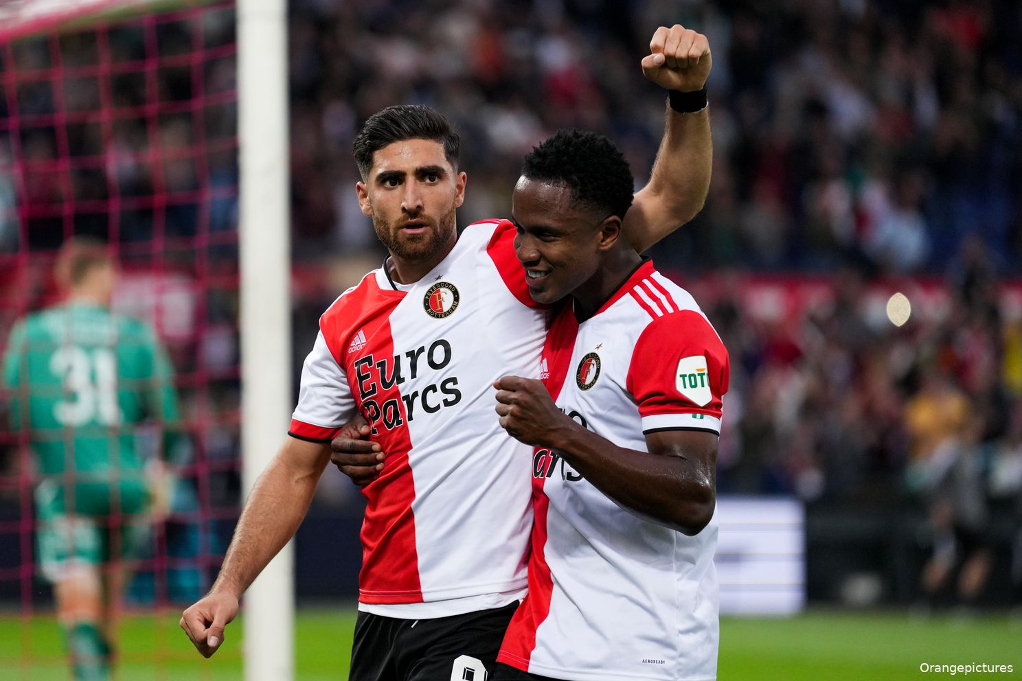 Feyenoord verplettert Elfsborg in De Kuip