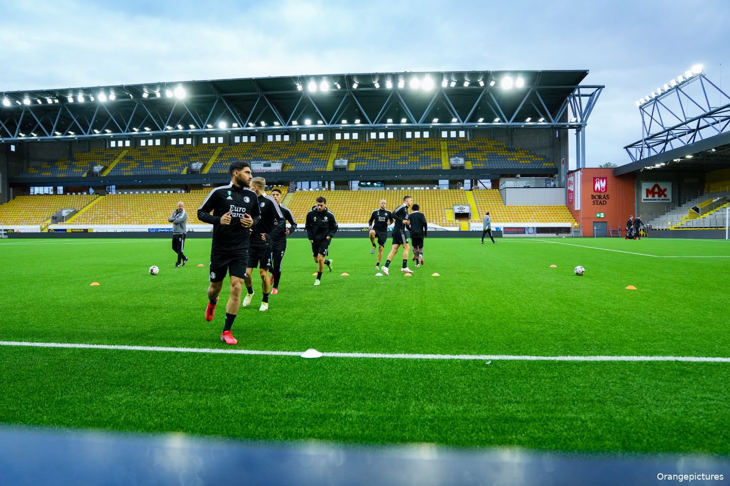 Feyenoord traint op kunstgras veld van Elfsborg (foto's)
