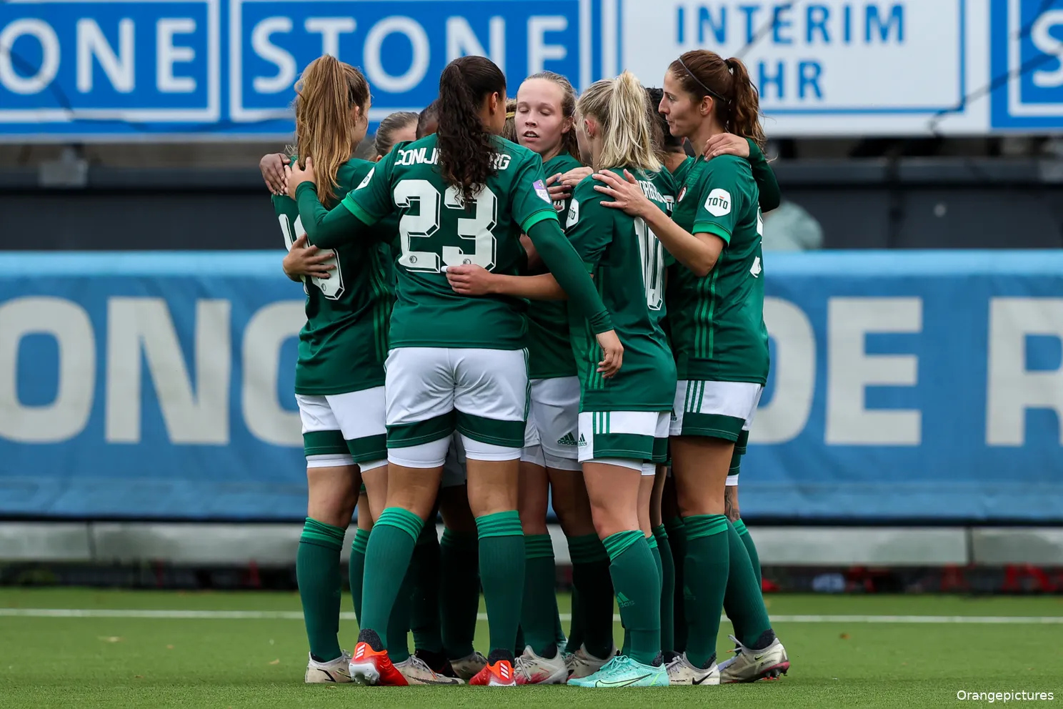 Feyenoord Vrouwen koploper na winnen van stadsderby