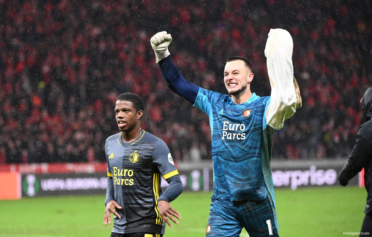 Spelers en supporters vieren feest in Berlijn (video)