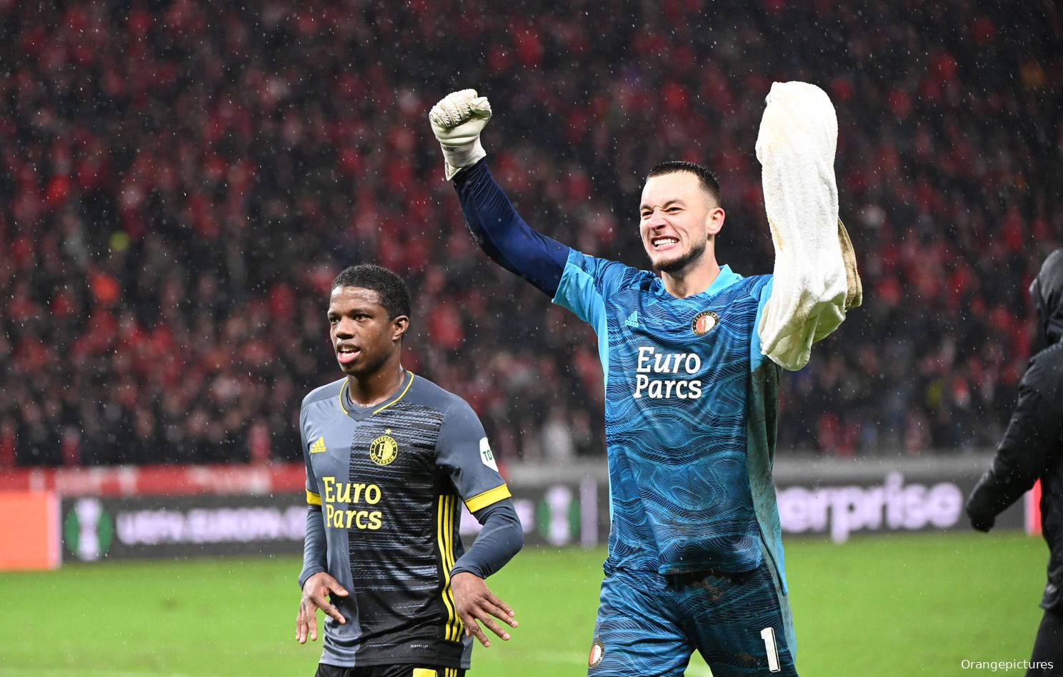 Spelers en supporters vieren feest in Berlijn (video)