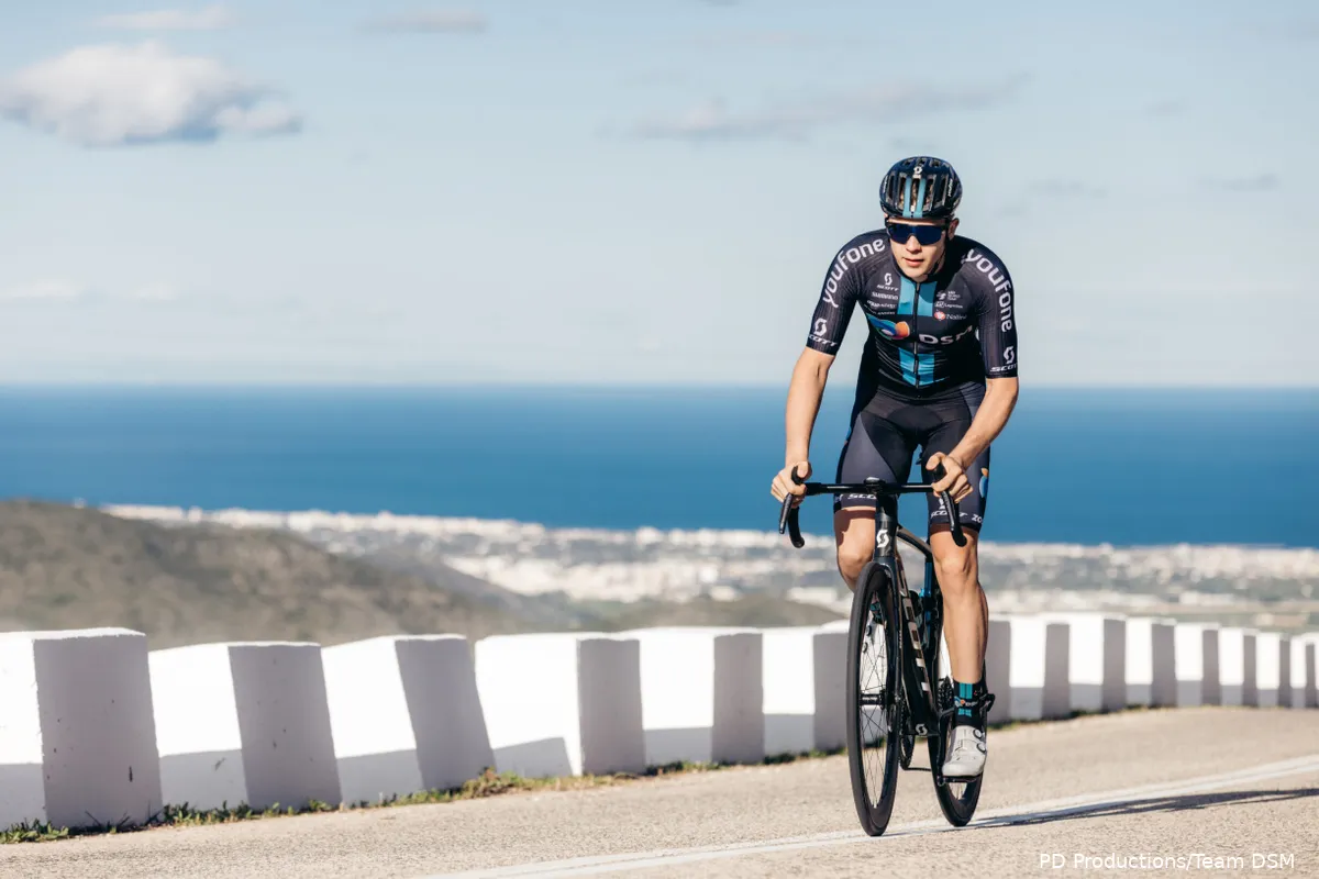 Interview | Van Uden (21) wil Kooij achterna: 'Als je naar nummertjes kijkt, kan ik Tour-massasprint winnen'