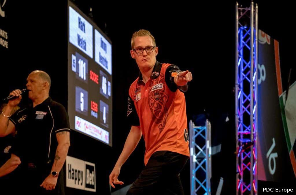 Jimmy Hendriks hits ninedart finish during Players Championship 22 in