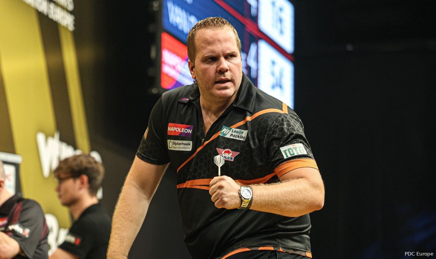 "Belgen hebben enorme hekel aan Nederlanders" - Dirk van Duijvenbode was afgelopen weekend actief op Flanders Darts Trophy