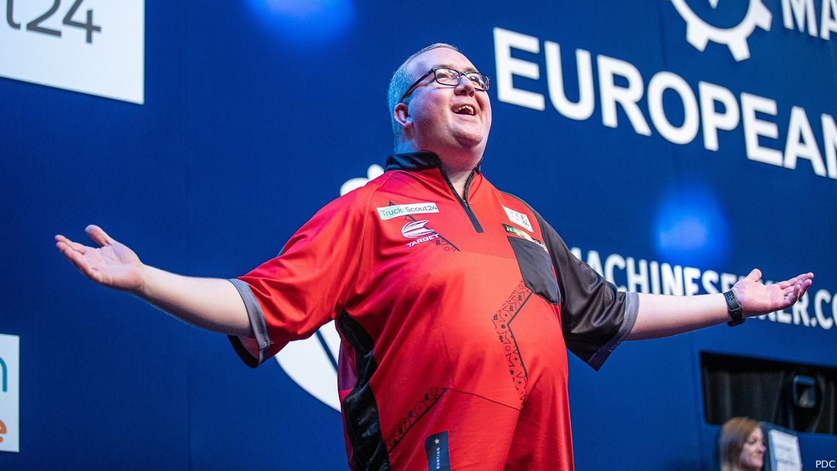 "He's playing the best darts of his life" Stephen Bunting on the