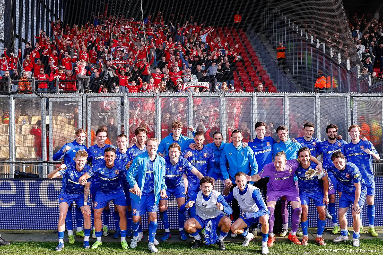 spelers-kidsclub-supporters-vieren-overwinning-uitvak-go-ahead-eagles-fc-twente-2025-2026