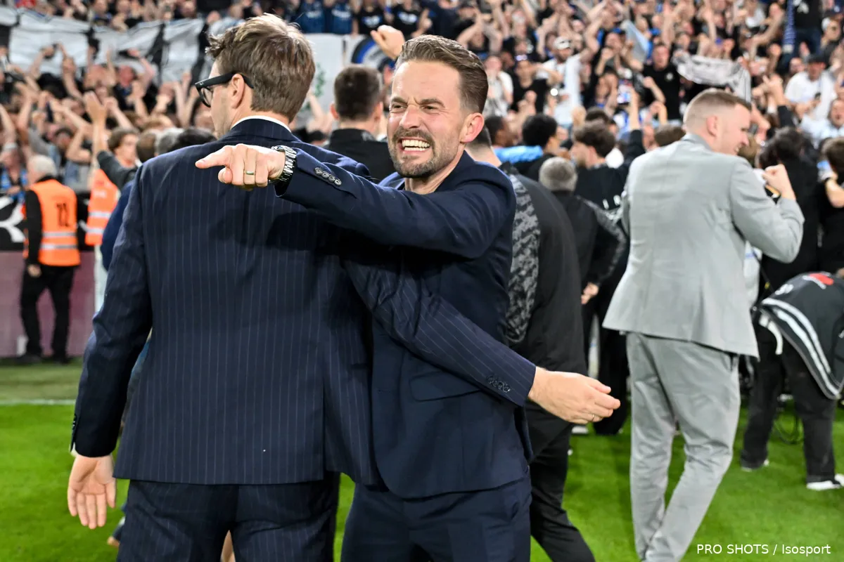 Dévy Rigaux viert de landstitel van Club Brugge na de wedstrijd tegen KV Mechelen in de Champions' Play-offs.