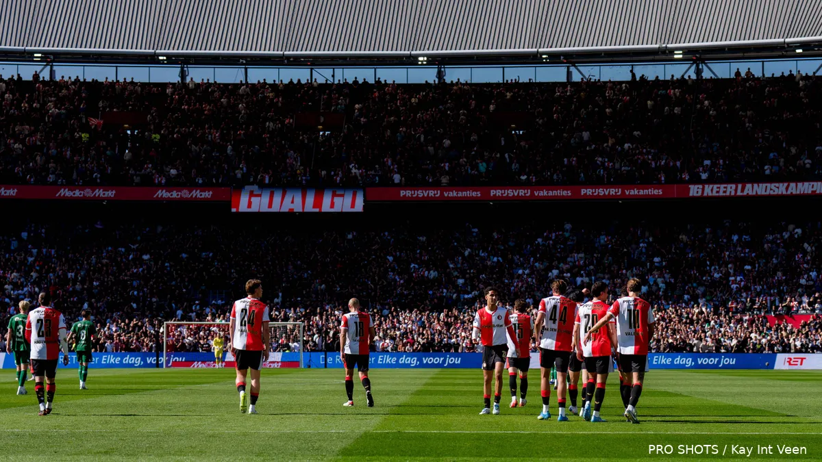 Surreal Atmosphere at De Kuip: Fans Describe “Like Being in a Cinema”