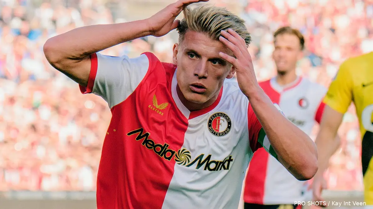 Photo: Twente Insite Feyenoord leads Eredivisie after beating AZ amid squad depth concerns