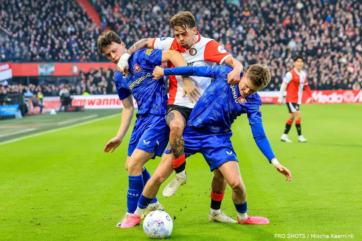 orjasaeter-valente-hlynsson-feyenoord-fc-twente-2025