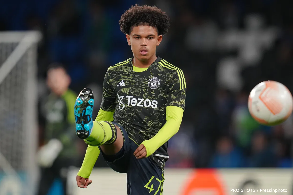 Shola-Shoretire-manchester-united-warming-up